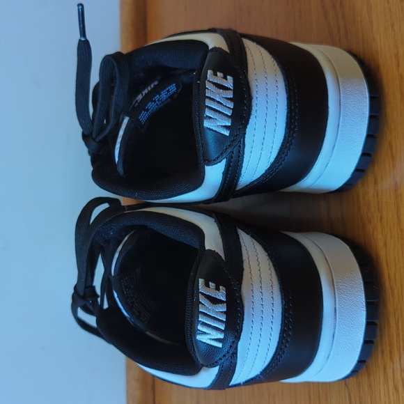 Nike Dunk Pandas Sz 9 men - Picture 2 of 16